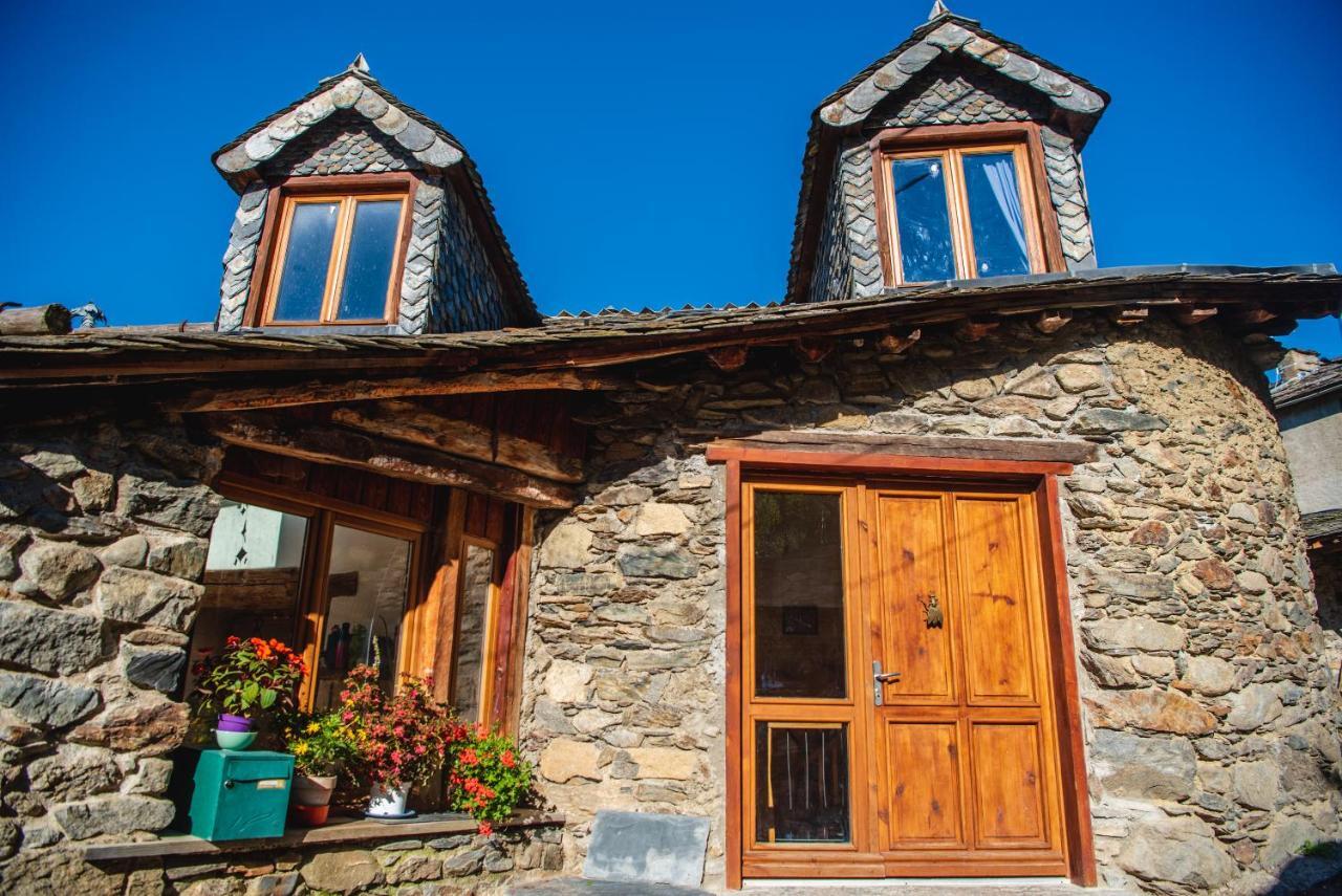 The Dragon Barn - Grenier Villa Ascou Exteriör bild